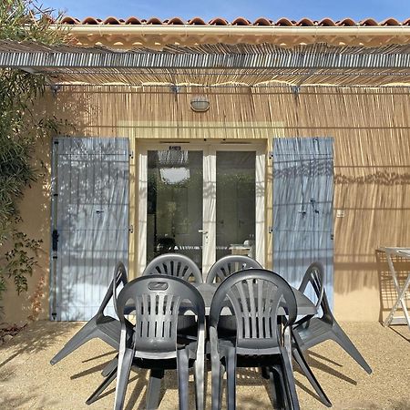 Gîte de charme entièrement rénové avec piscine collective dans Résidence Vacances en plein cœur des Alpilles, dans le village de Mouriès, à deux pas des commerces. LS1-362 ESTIAVO Mouries Exterior foto