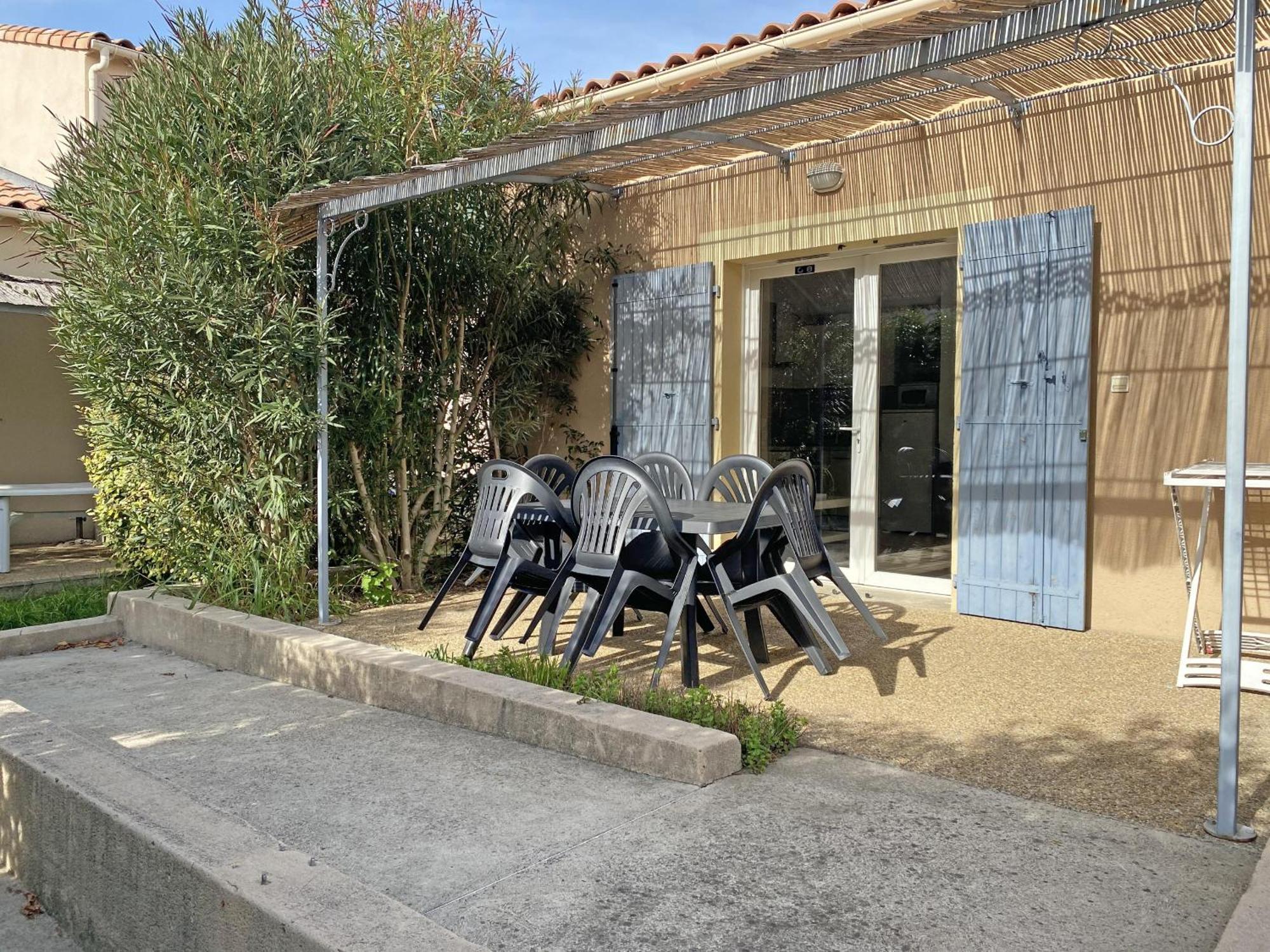 Gîte de charme entièrement rénové avec piscine collective dans Résidence Vacances en plein cœur des Alpilles, dans le village de Mouriès, à deux pas des commerces. LS1-362 ESTIAVO Mouries Exterior foto