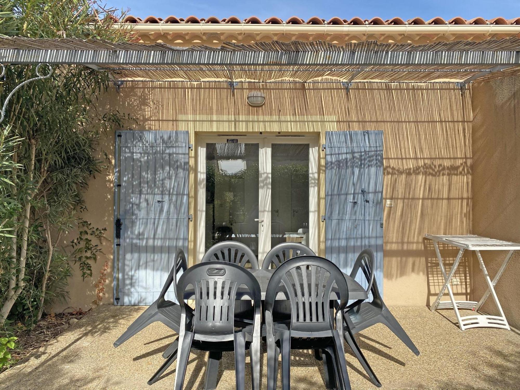 Gîte de charme entièrement rénové avec piscine collective dans Résidence Vacances en plein cœur des Alpilles, dans le village de Mouriès, à deux pas des commerces. LS1-362 ESTIAVO Mouries Exterior foto